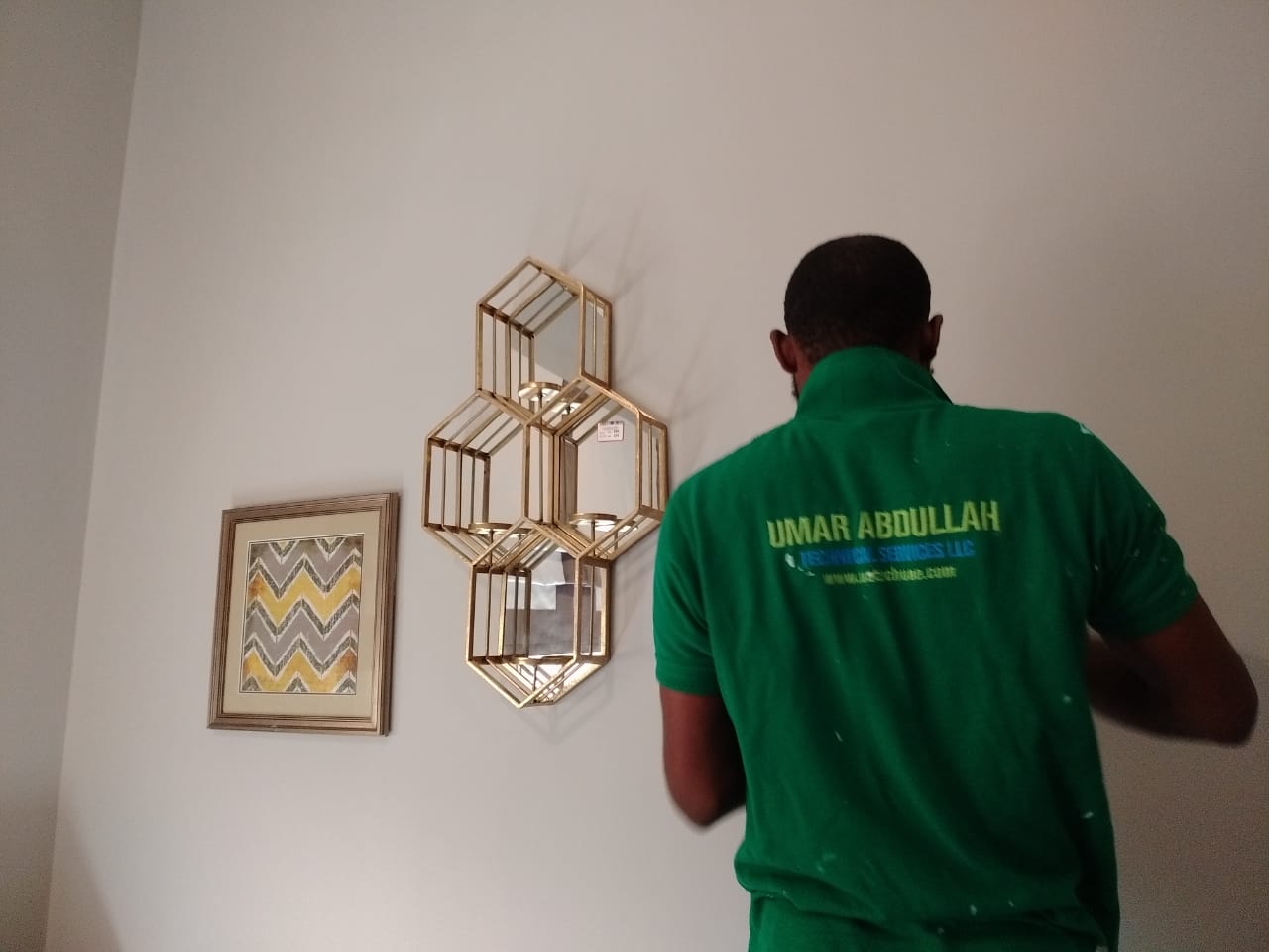 artwork hanging service dubai
